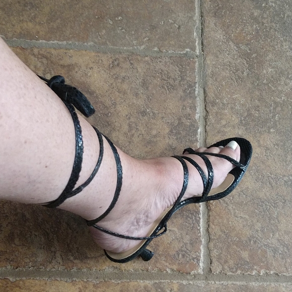 Strappy Faux snake skin pattern sandals, size 7.5 - Picture 5 of 5